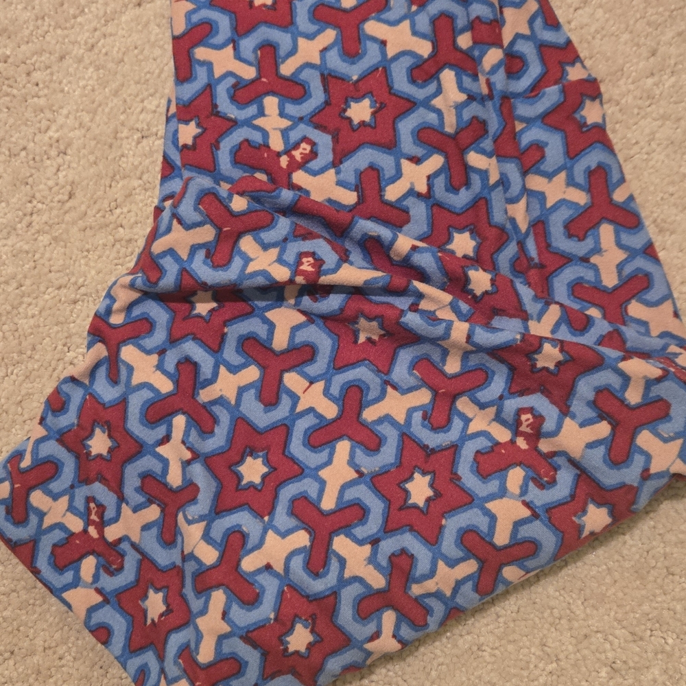 LulaRoe Geometric Patterned Leggings in Red and Blue